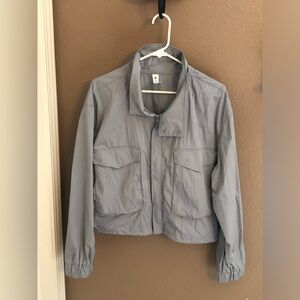 Yogalicious Cropped Gray Utility Jacket with Casual Style and Relaxed Fit